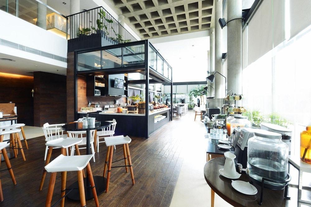 Morrissey Hotel Джакарта Экстерьер фото